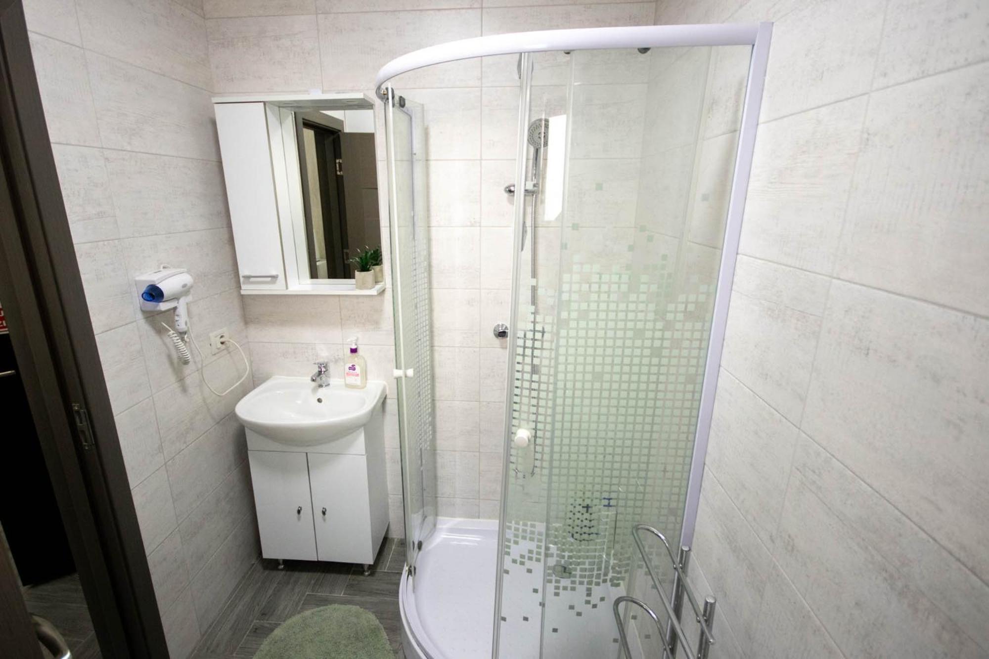 Astar Apartments - Small Radauţi Bagian luar foto