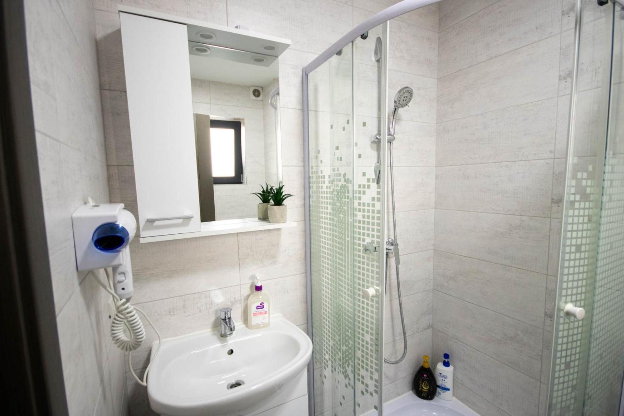 Astar Apartments - Small Radauţi Bagian luar foto