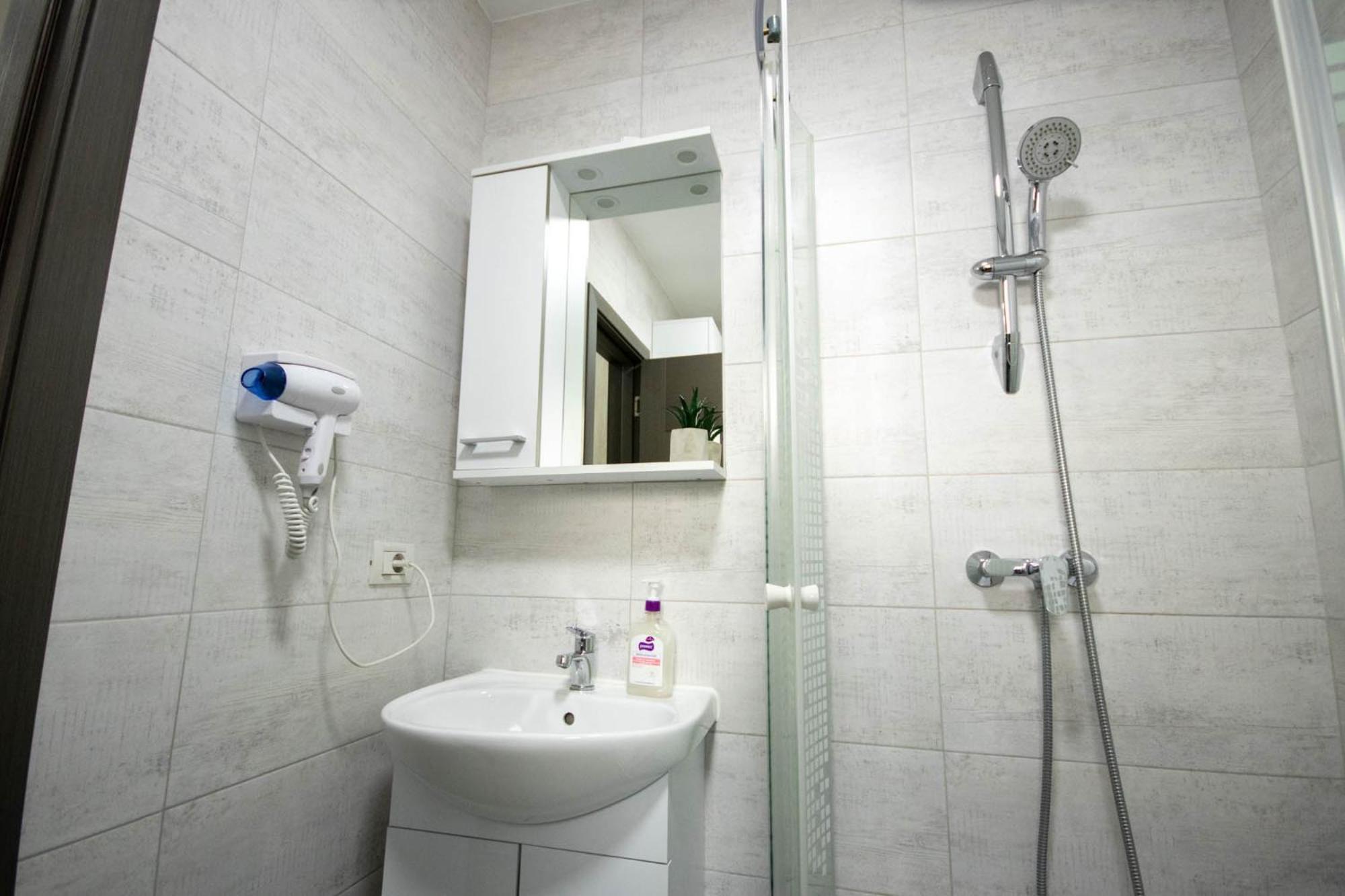 Astar Apartments - Small Radauţi Bagian luar foto